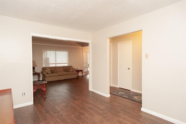 Building Photo - 10606 Kirkhall Dr