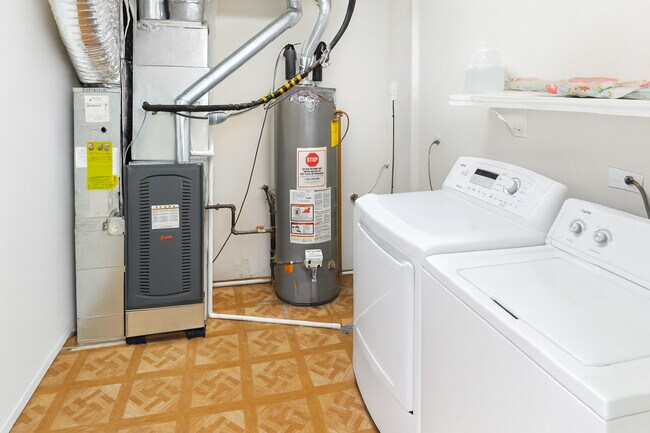 Building Photo - 518 Declaration Ln