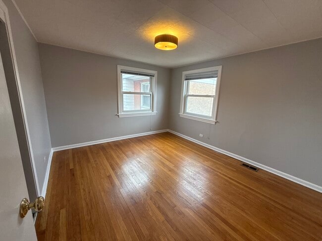 Building Photo - 6541 N Kedzie Ave