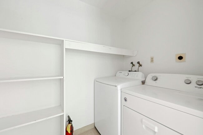 Building Photo - 2413 Hammett Ave