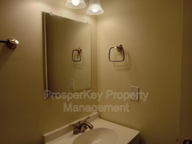 Building Photo - 9 Hidden Valley Ct