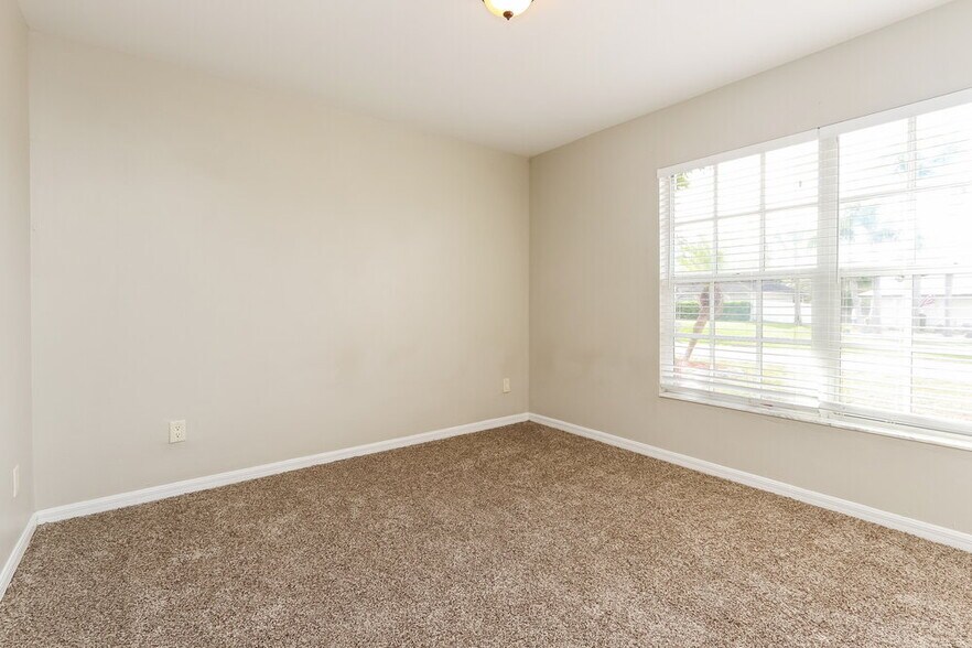 Building Photo - 1413 SW 11th Pl