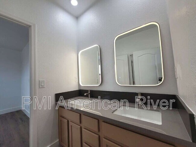 Building Photo - 4265 Thalia Way