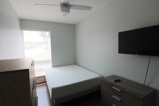 Building Photo - 1342 Hunters Rd