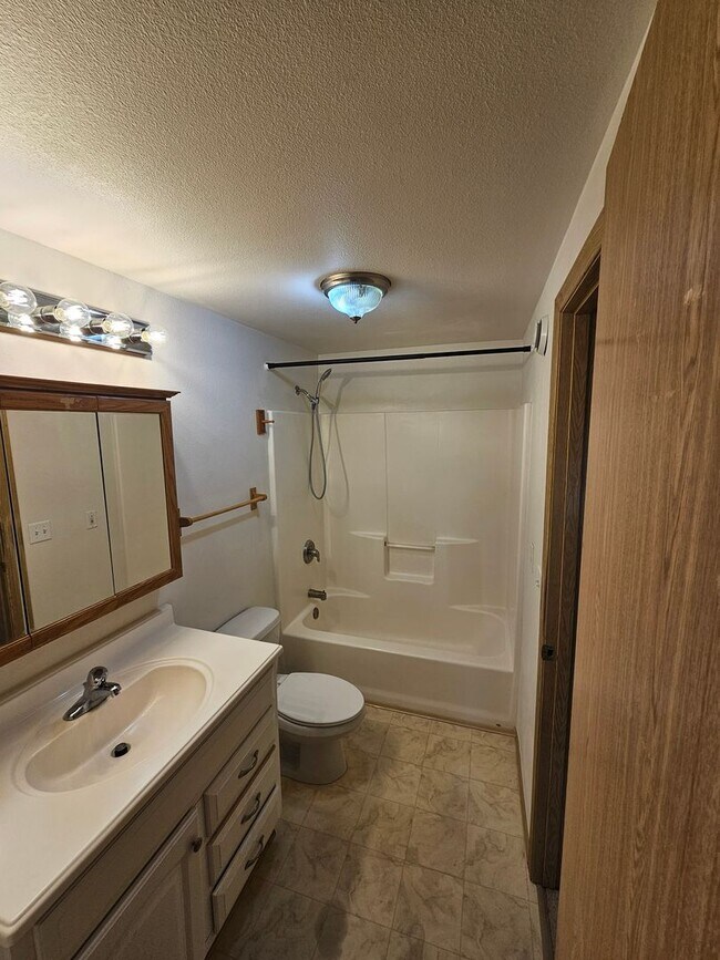 Building Photo - 1050 Deere St