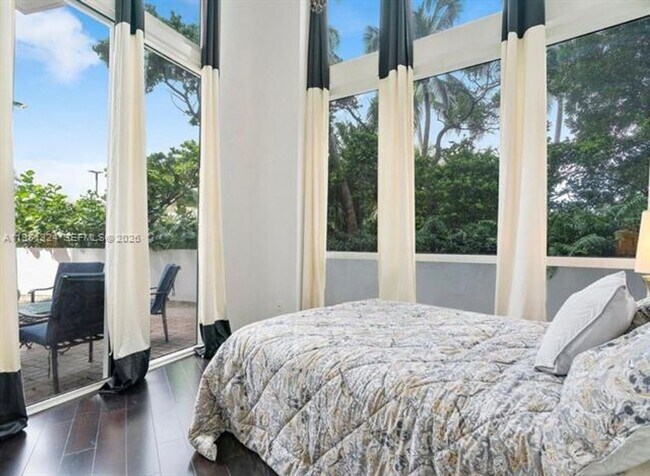 Building Photo - 18101 Collins Ave