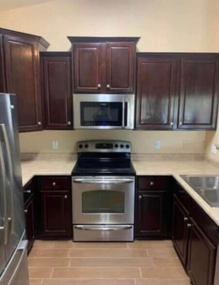 Building Photo - 356 N 169th Ave
