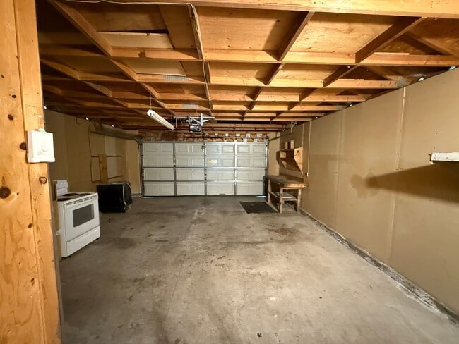 Building Photo - Single story in Modesto!