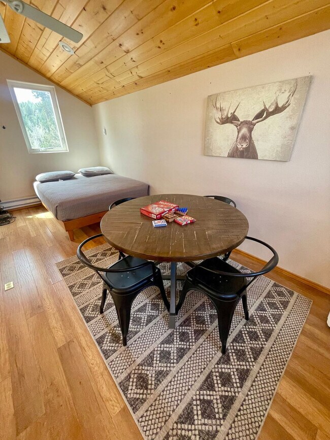 Building Photo - 213 S West St