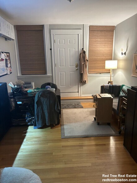 Building Photo - 583 Beacon St