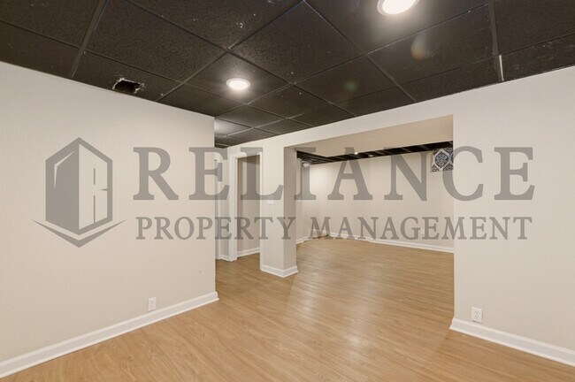 Building Photo - 1415 N Prairie Ln