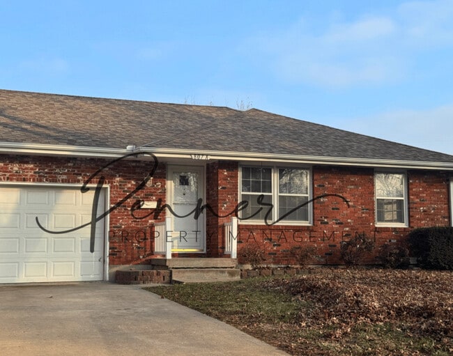 Primary Photo - 807 NE Magellan Ave