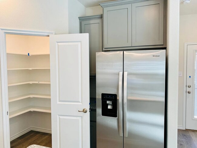 Building Photo - 2205 Elena Dr