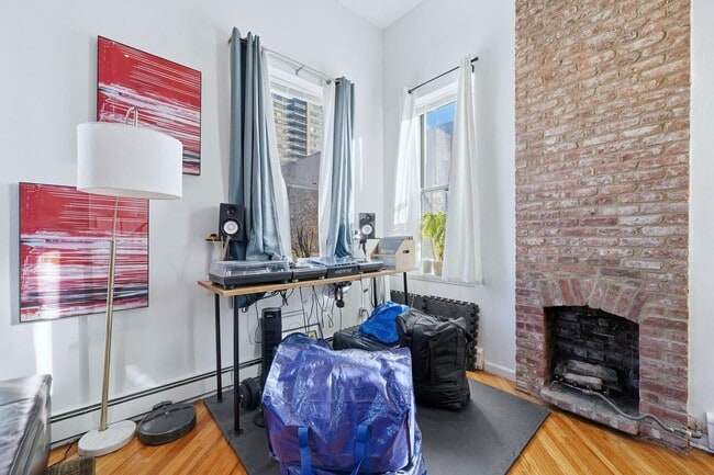 Building Photo - 174 Grand St