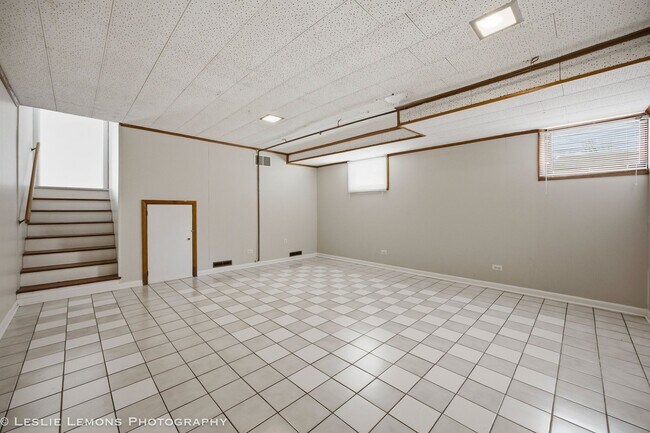 Building Photo - 635 S Main St