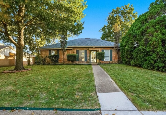 Primary Photo - Charming 4 Bedroom 2.5 Bath Home In RISD!