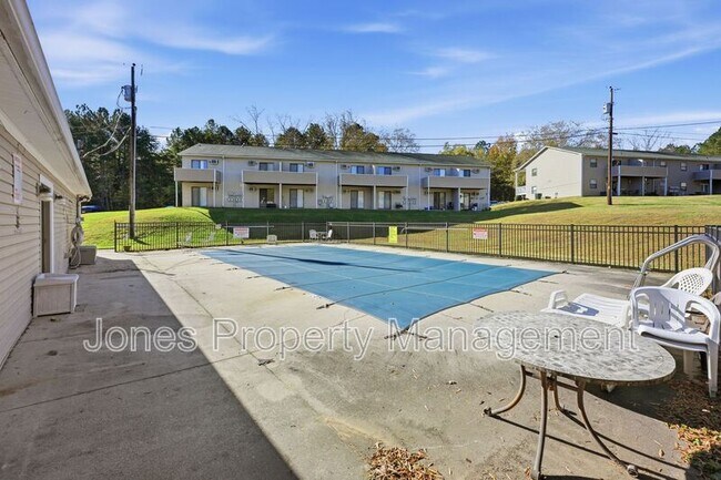 Building Photo - 905 Chimneys Ln