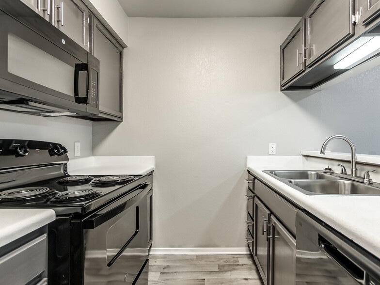 Woodland Oaks - Renovated Kitchen - Woodland Oaks Apartments