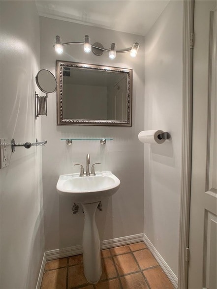 Building Photo - 1853 Jefferson Ave