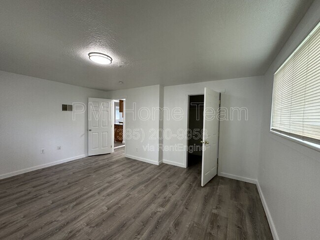 Building Photo - 256 9th St