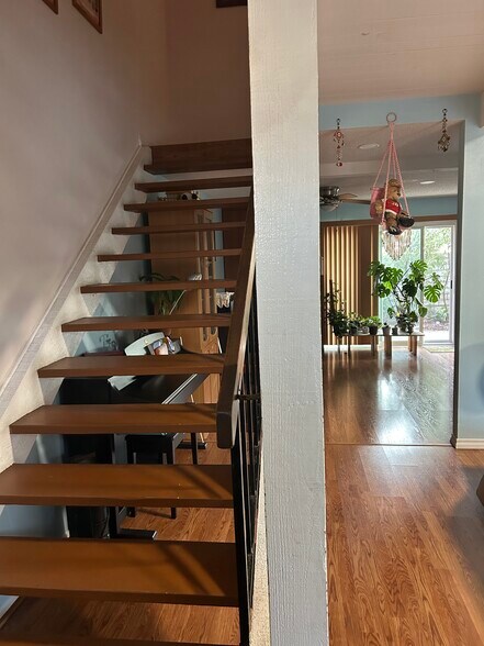 Building Photo - 5249 Village Circle Dr