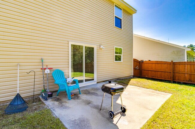 Building Photo - 1108 Lake Village Dr