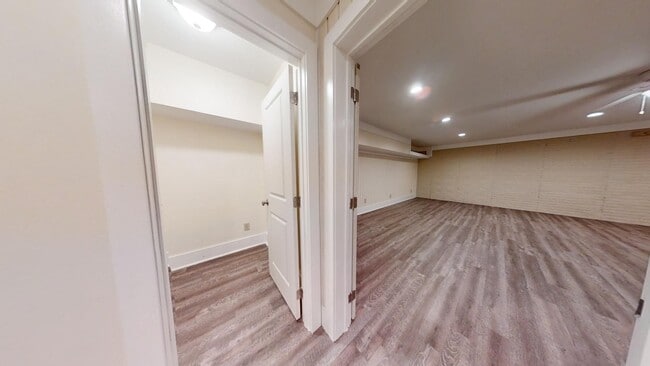 Building Photo - Three Story Townhome Rosemary Gate