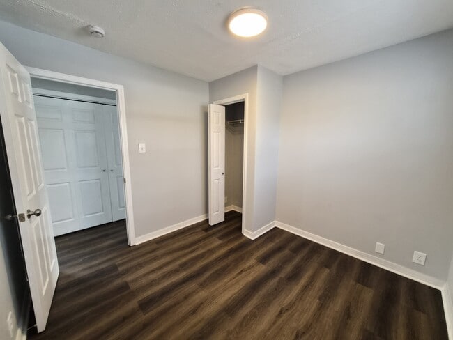 Building Photo - 484 Carol Dr