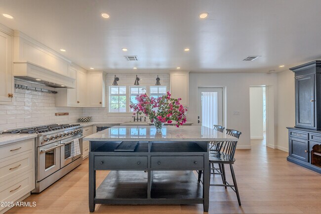 Building Photo - 2649 N Granite Reef Rd