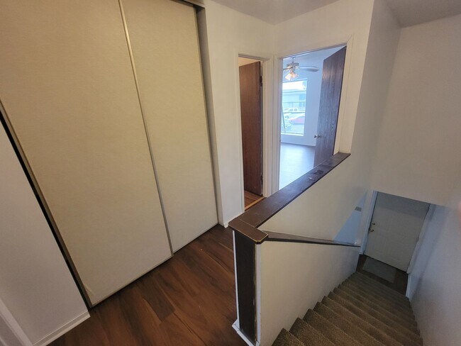 Building Photo - Commuter’s Dream Home! Live close to local food and quick interstate access