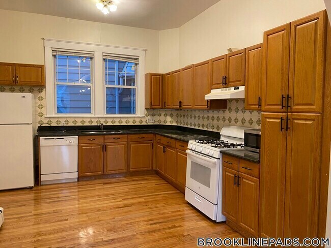 Building Photo - 30 Babcock St