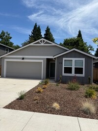 Building Photo - Beautiful 3 Bedroom 2 Bathroom Home Available Now