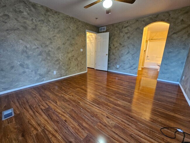 Building Photo - Fabulous 4 Bed Home Near Buckley Space Force Base