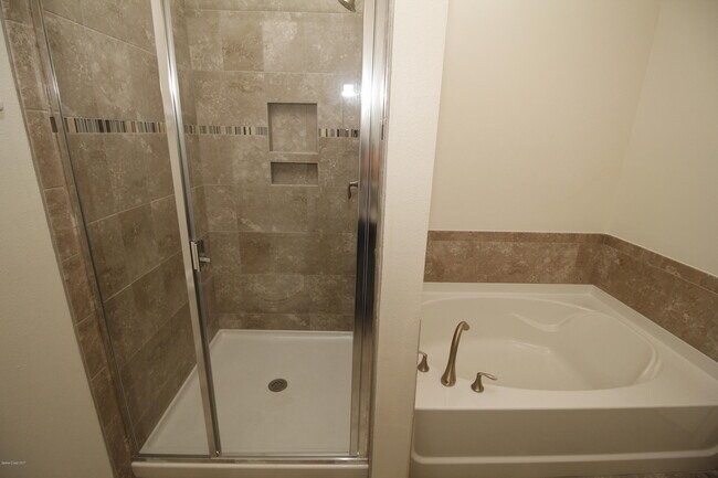 Building Photo - 561 Dillard Dr SE