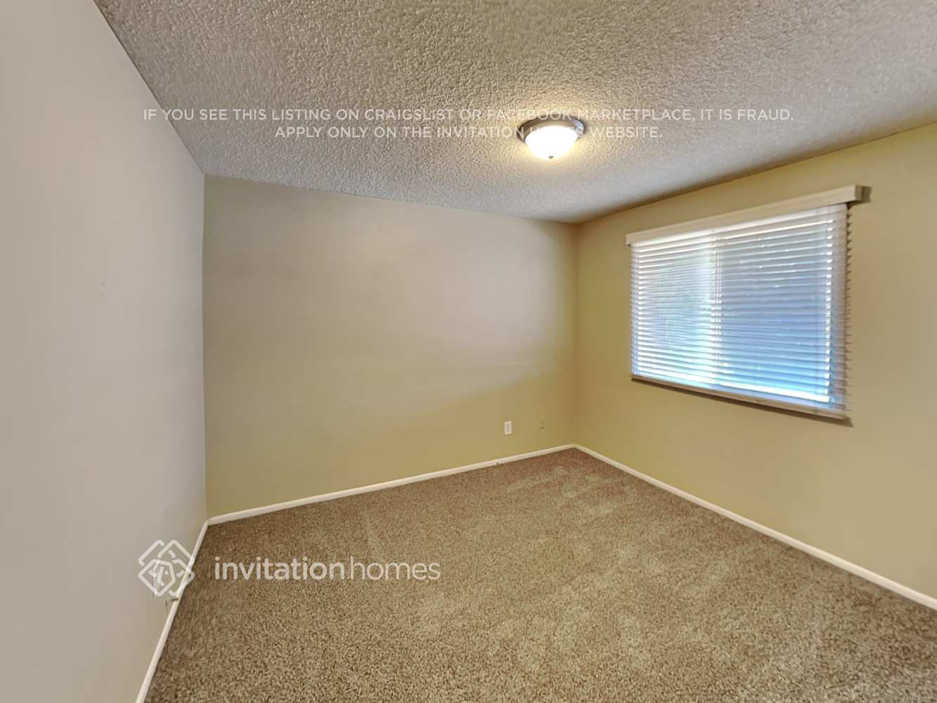 Building Photo - 3821 W Altadena Ave