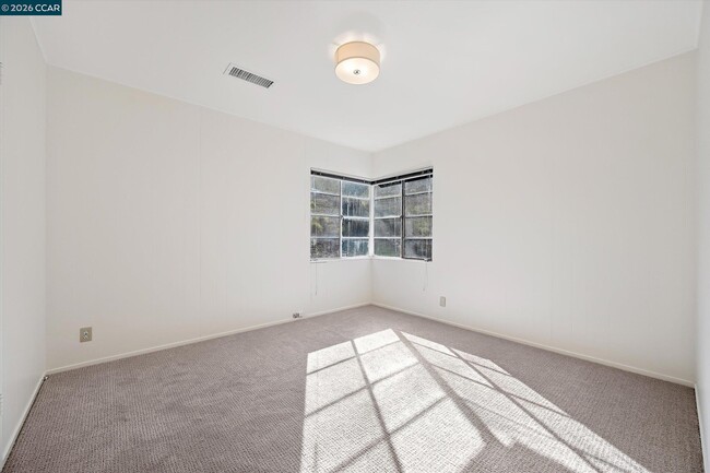 Building Photo - 553 Miner Rd