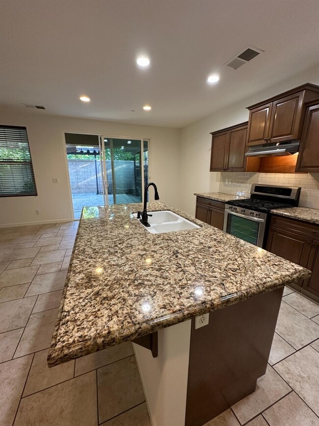 Building Photo - 3521 Buckingham Ave