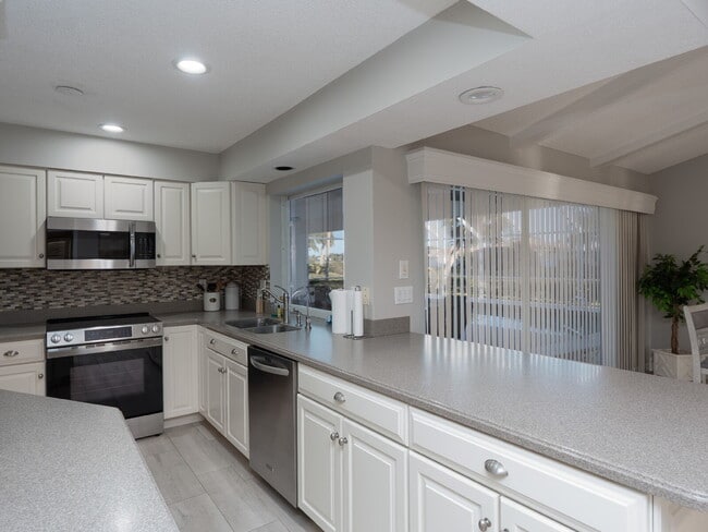 Building Photo - Turkey Furnished 3 Bed Pool Home in Venice