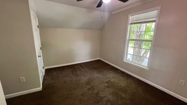 Building Photo - Charming home near downtown Columbia