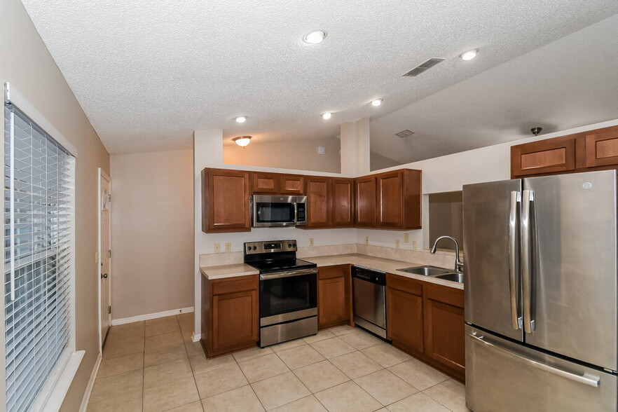 Building Photo - 9060 Castle Rock Dr