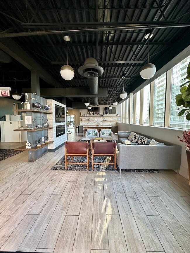 Building Photo - 660 W Wayman St