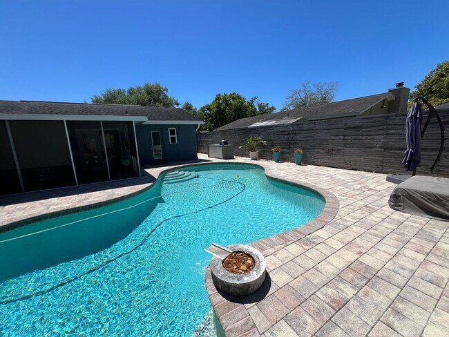 Building Photo - 602 Pine Forest Dr