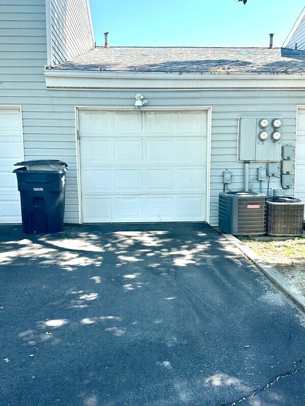 Building Photo - 62 Millpond Dr