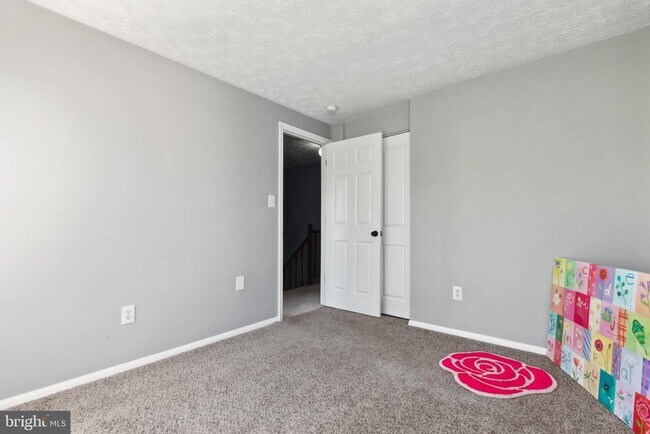 Building Photo - 5932 Spruce Run Ct