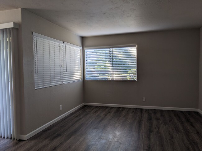 Building Photo - Move-in Special *$250 off of first-month r...