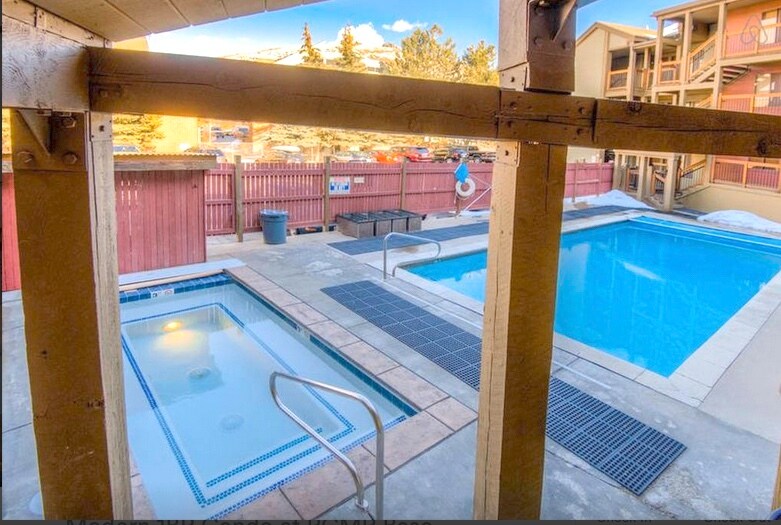 heated pool and hot tub - 1530 Empire Ave