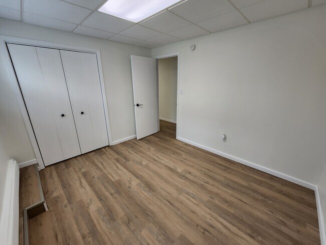 Building Photo - 517 Triplex