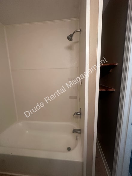 Building Photo - 14018 Virginia Dr