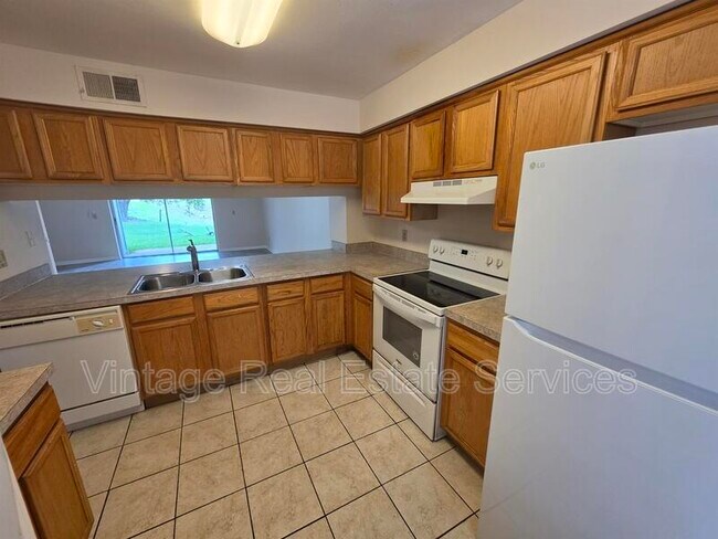 Building Photo - 5194 Sunridge Palms Dr