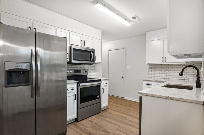 Building Photo - 4418 Englewood Rd